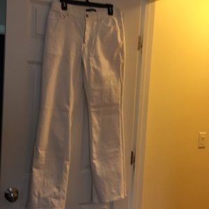 Tahari White Jeans Size 8 - Never Worn- 32 Leg